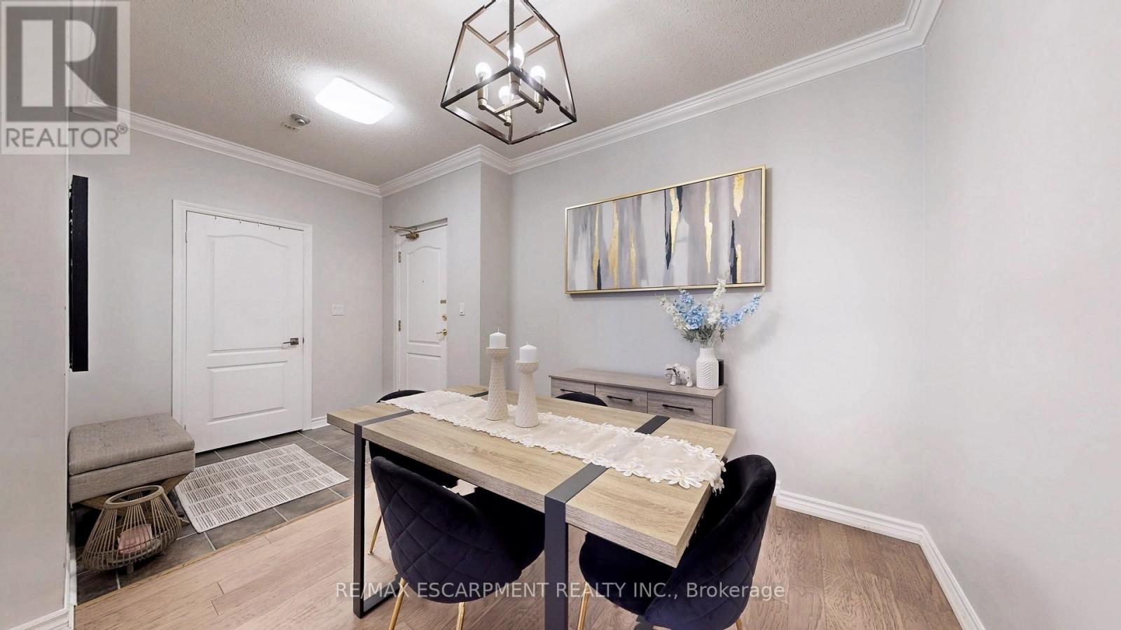 Photo 6 of 218 3351 Cawthra Road, Mississauga ON