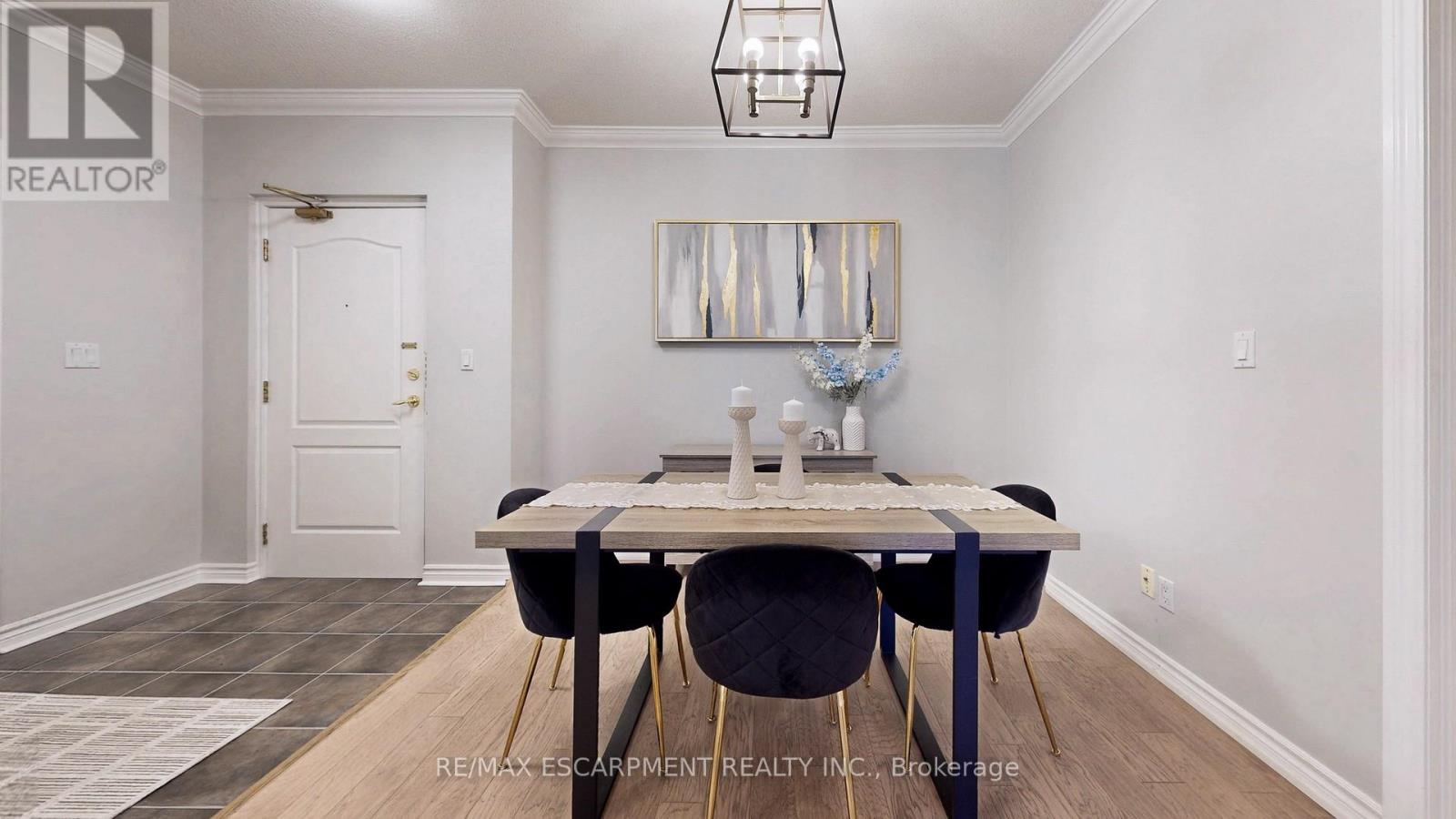 Photo 7 of 218 3351 Cawthra Road, Mississauga ON