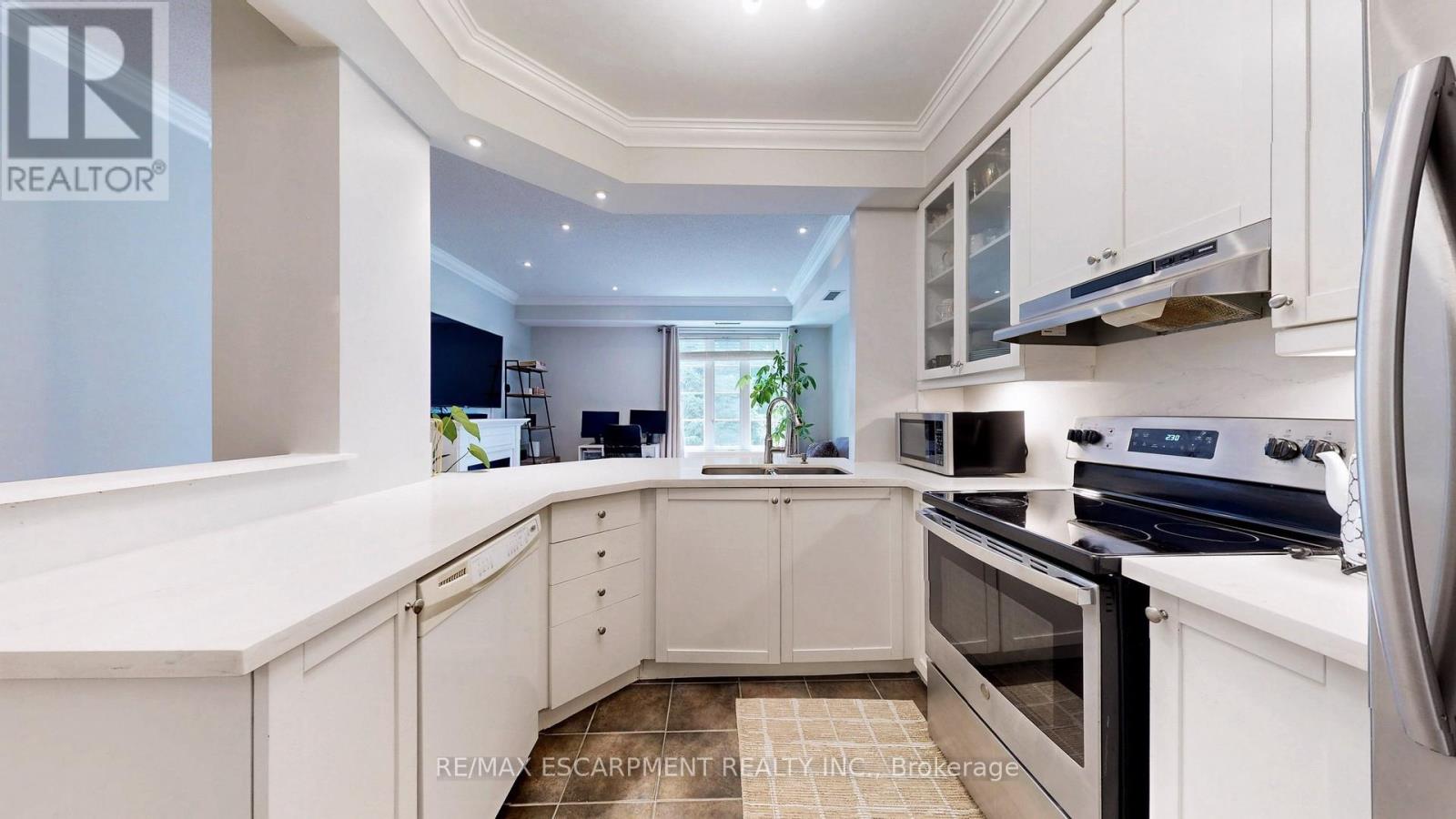 Photo 9 of 218 3351 Cawthra Road, Mississauga ON