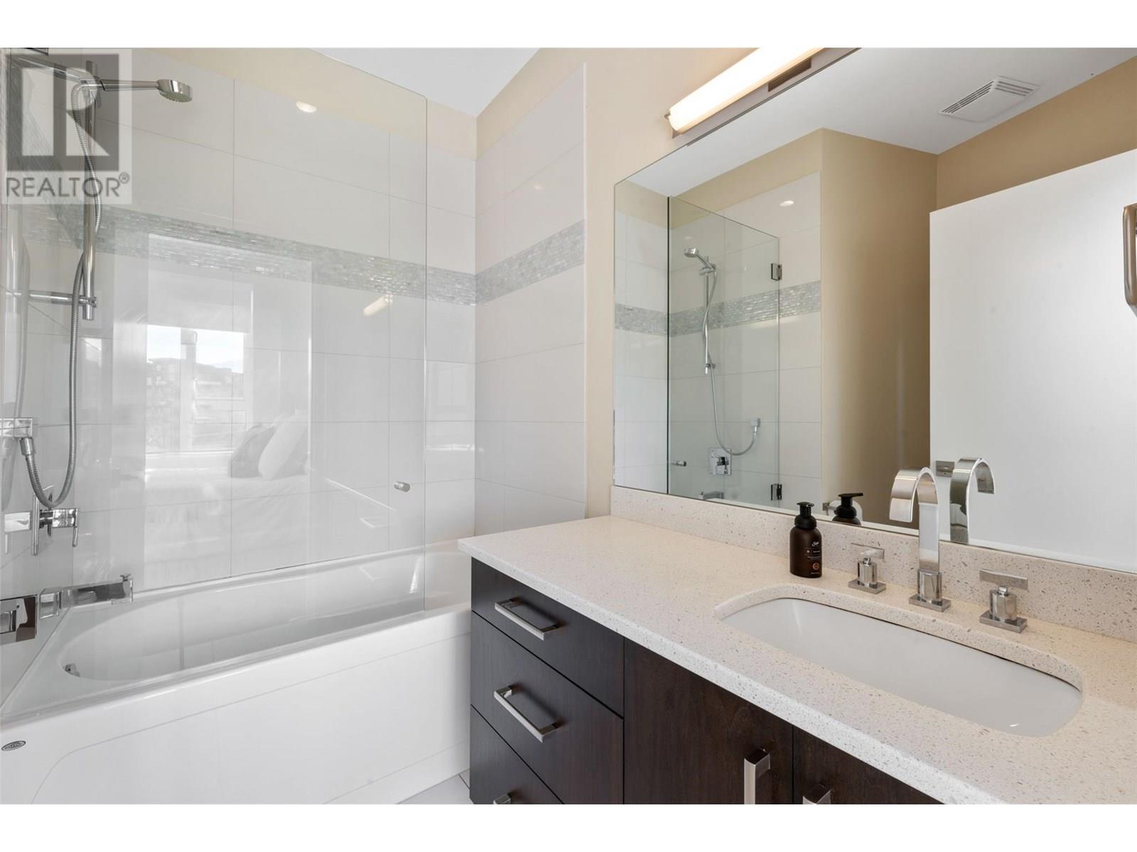 18 3756 Lakeshore Road, Kelowna