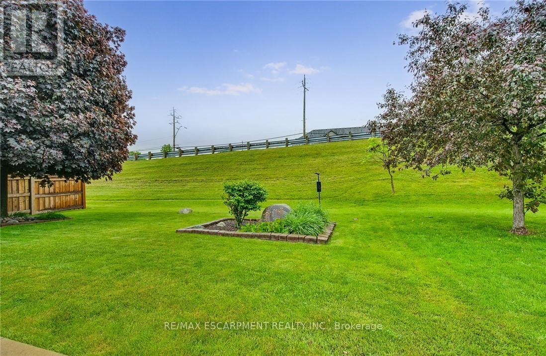 Photo 25 of 21 Riviera Ridge, Hamilton ON