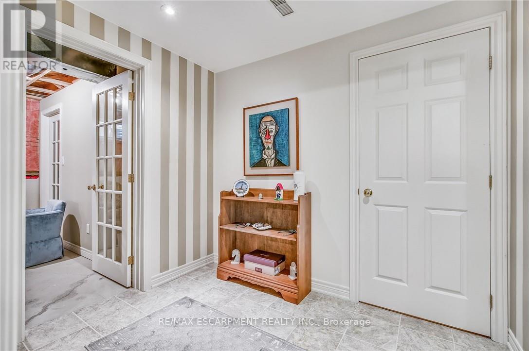 Photo 5 of 21 Riviera Ridge, Hamilton ON