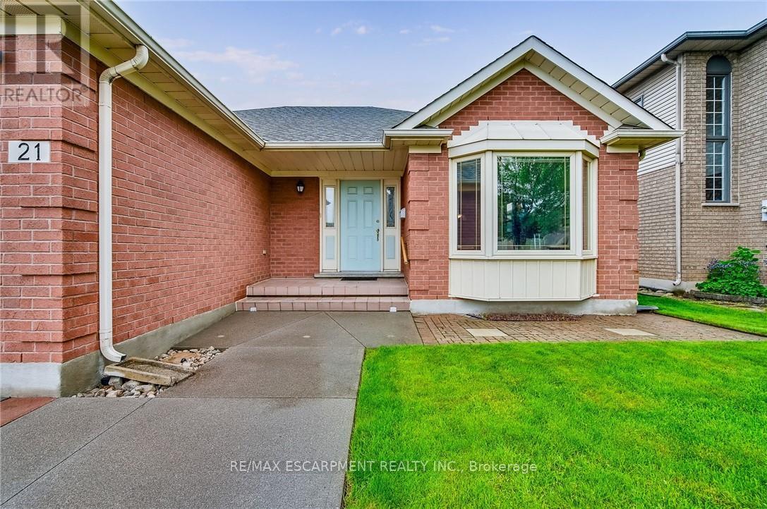 Photo 13 of 21 Riviera Ridge, Hamilton ON