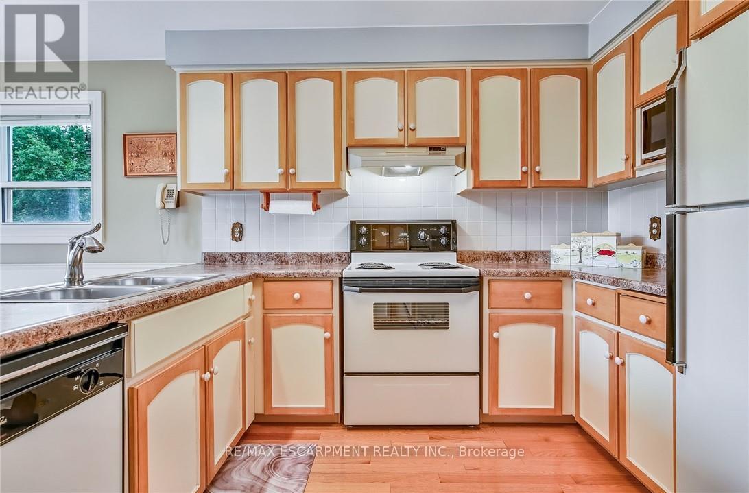 Photo 1 of 21 Riviera Ridge, Hamilton ON