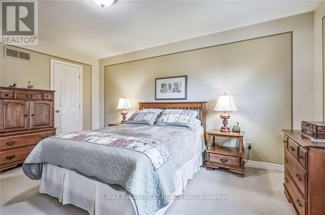 Photo 28 of 21 Riviera Ridge, Hamilton ON