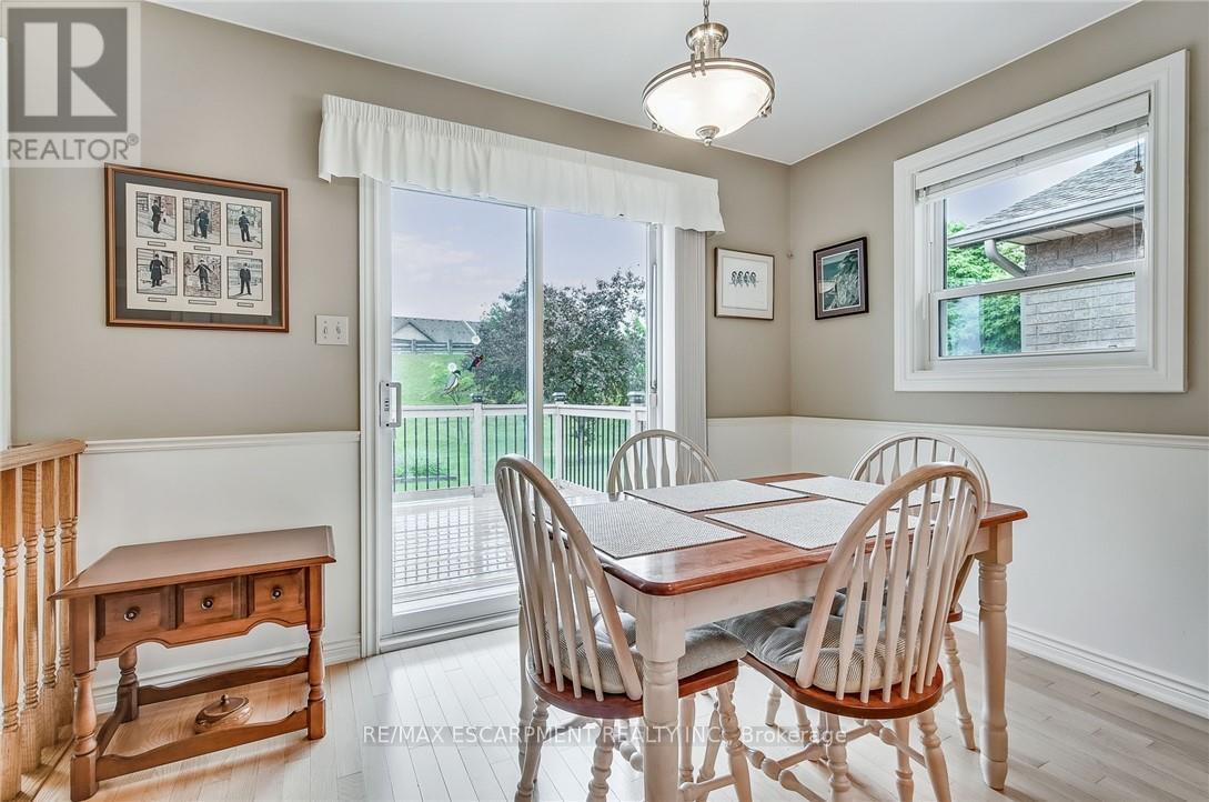 Photo 3 of 21 Riviera Ridge, Hamilton ON