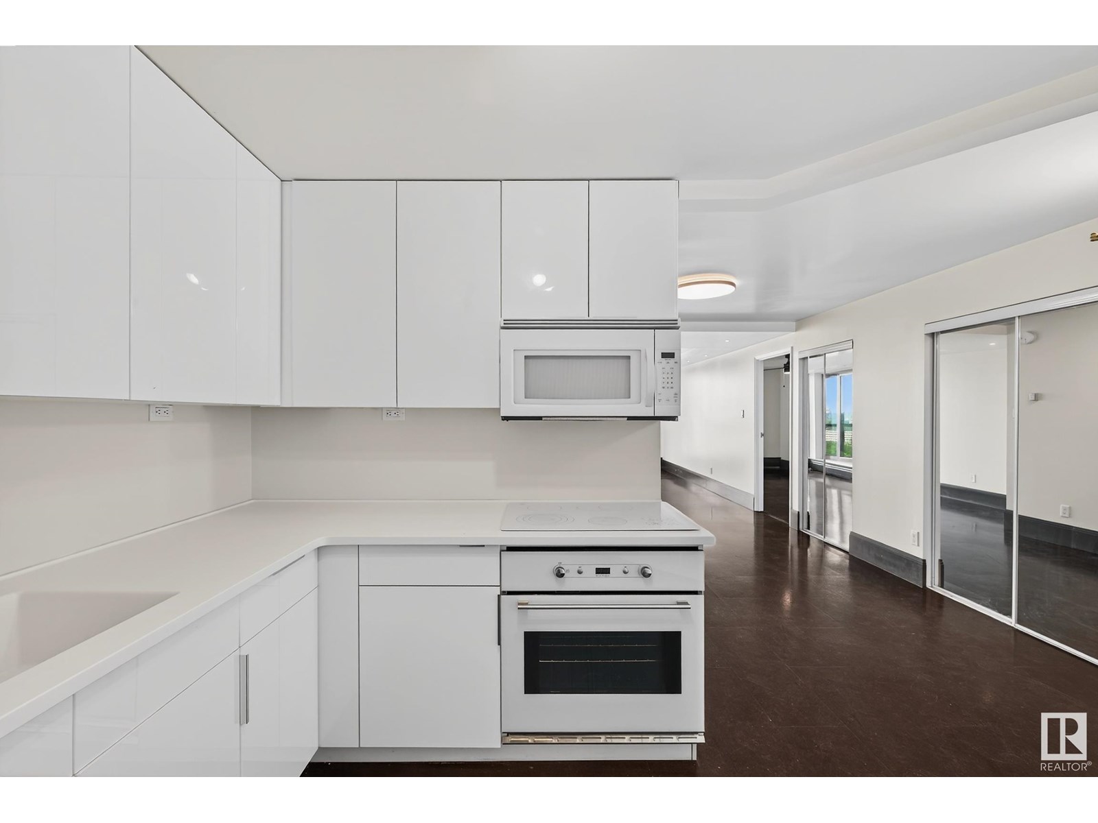 Photo 6 of 903 10149 Saskatchewan Dr Nw, Edmonton AB