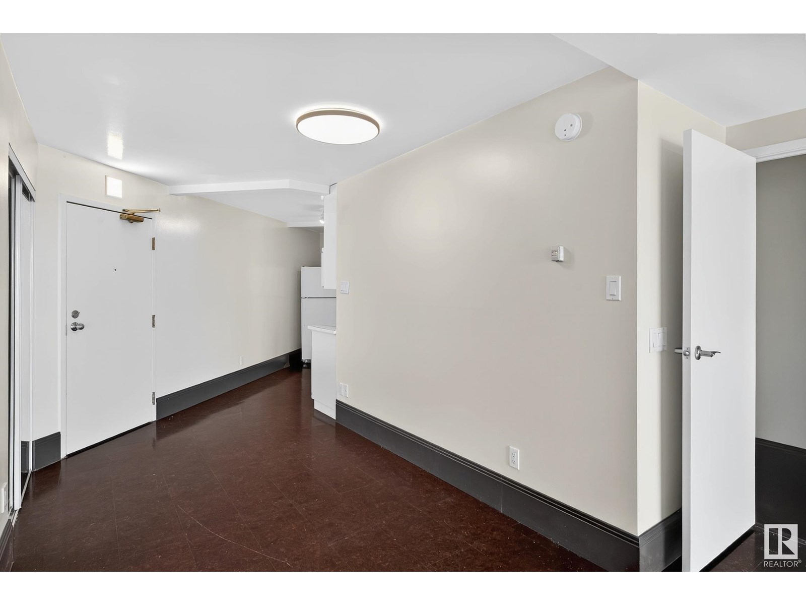 Photo 11 of 903 10149 Saskatchewan Dr Nw, Edmonton AB