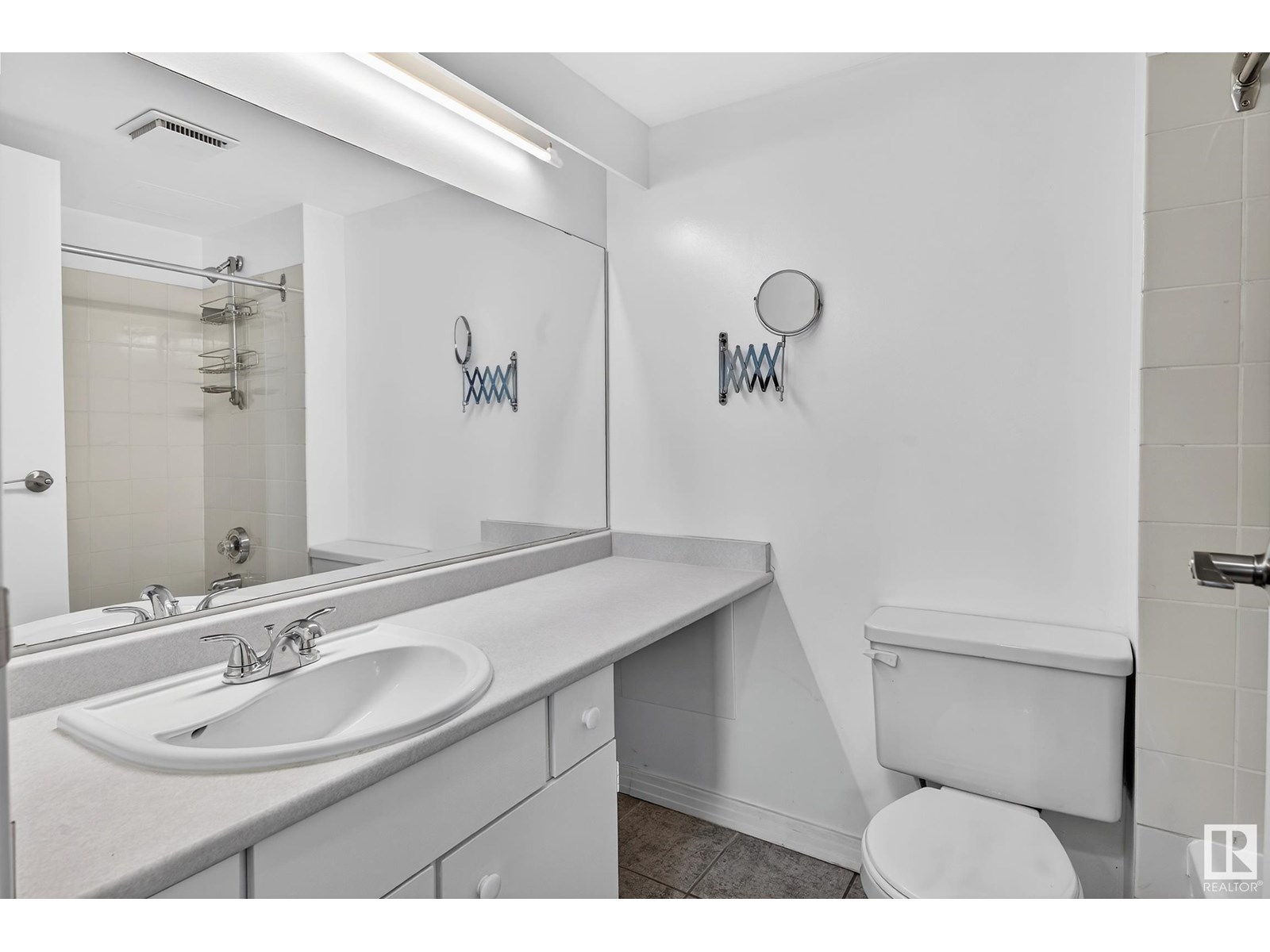 Photo 4 of 903 10149 Saskatchewan Dr Nw, Edmonton AB