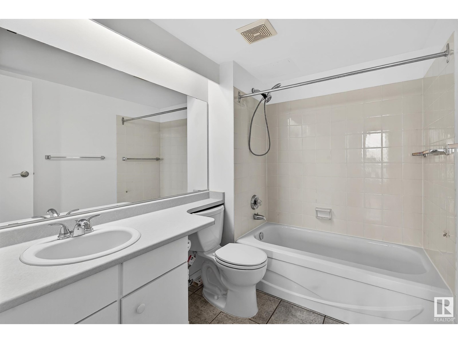 Photo 23 of 903 10149 Saskatchewan Dr Nw, Edmonton AB