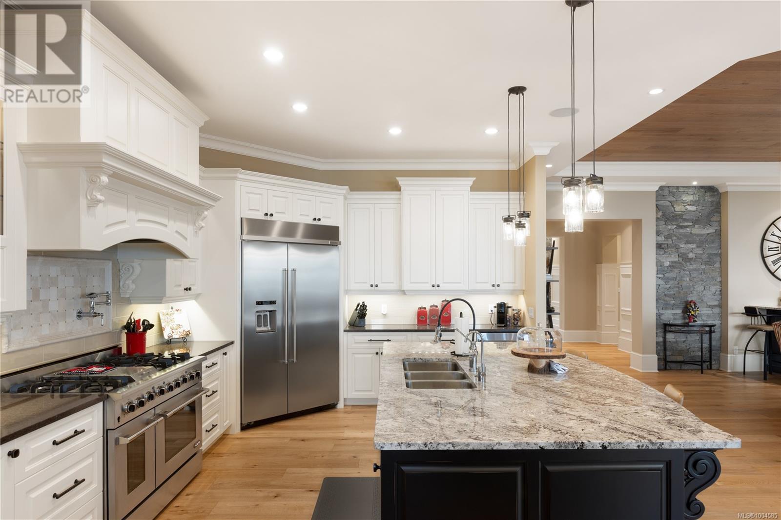  5191 Santa Clara Avenue, Saanich