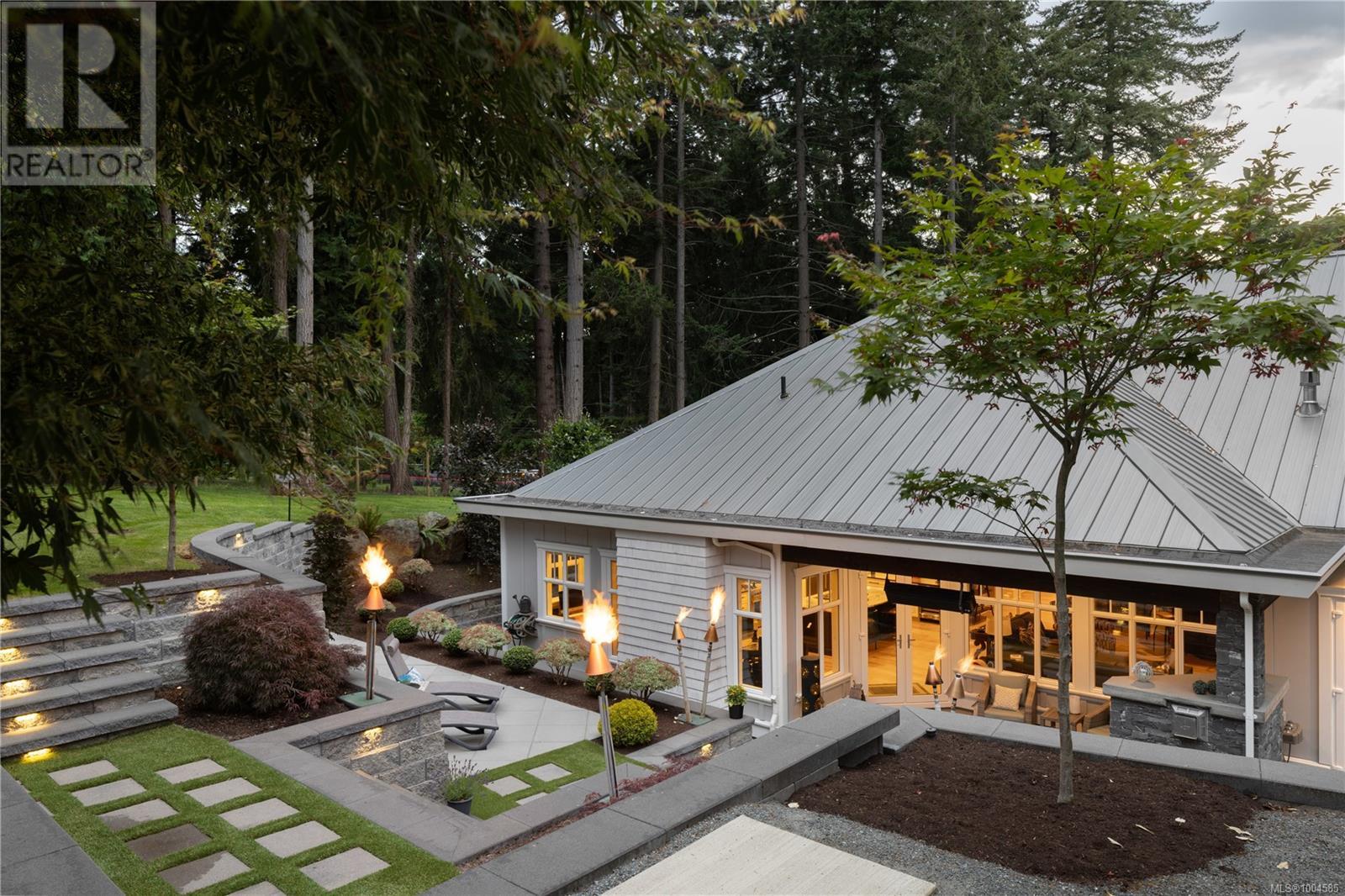  5191 Santa Clara Avenue, Saanich