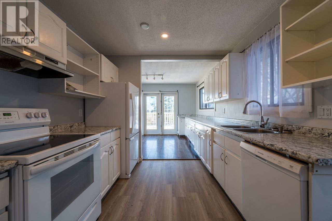 Photo 3 of 960 Todd Road, Kamloops BC
