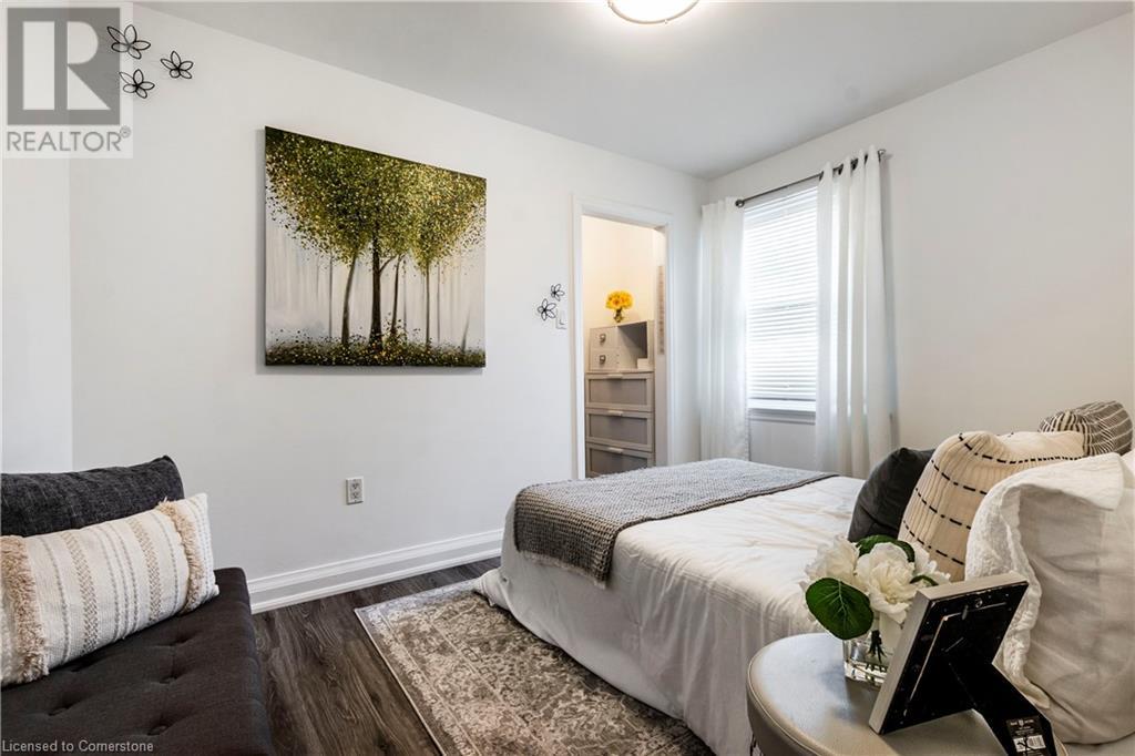 Photo 18 of 75 Mcelroy Road E, Hamilton ON