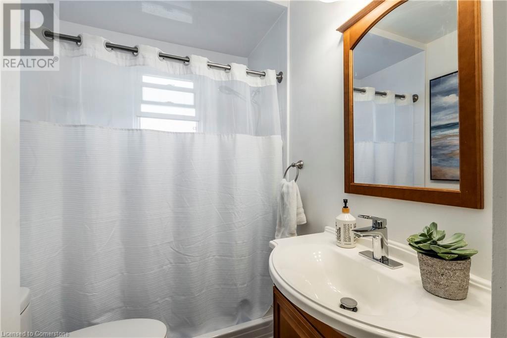 Photo 5 of 75 Mcelroy Road E, Hamilton ON