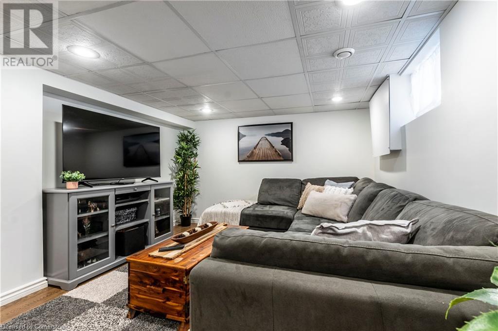 Photo 11 of 75 Mcelroy Road E, Hamilton ON