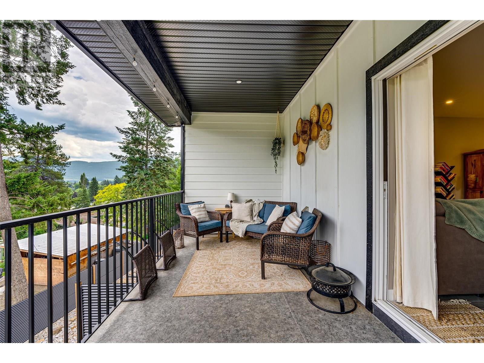 #1 2508 SHUSWAP AVENUE - Image 11