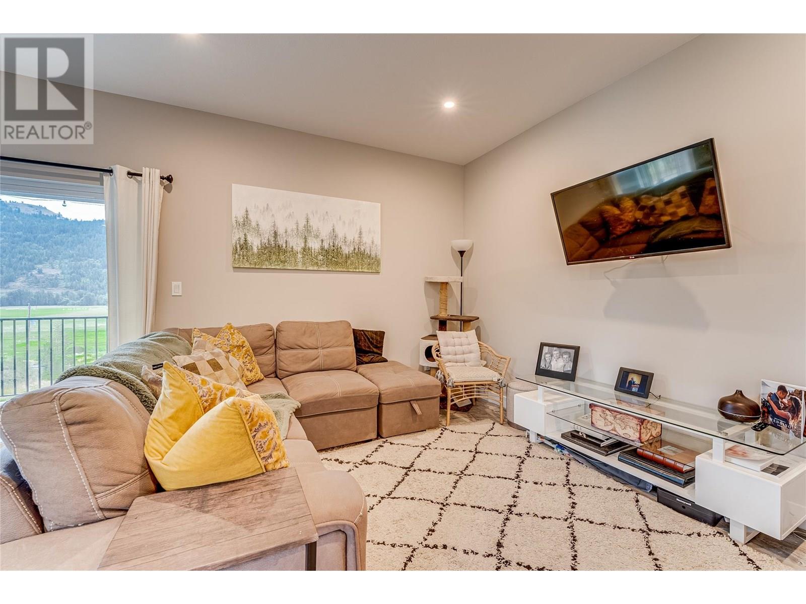 #1 2508 SHUSWAP AVENUE - Image 13