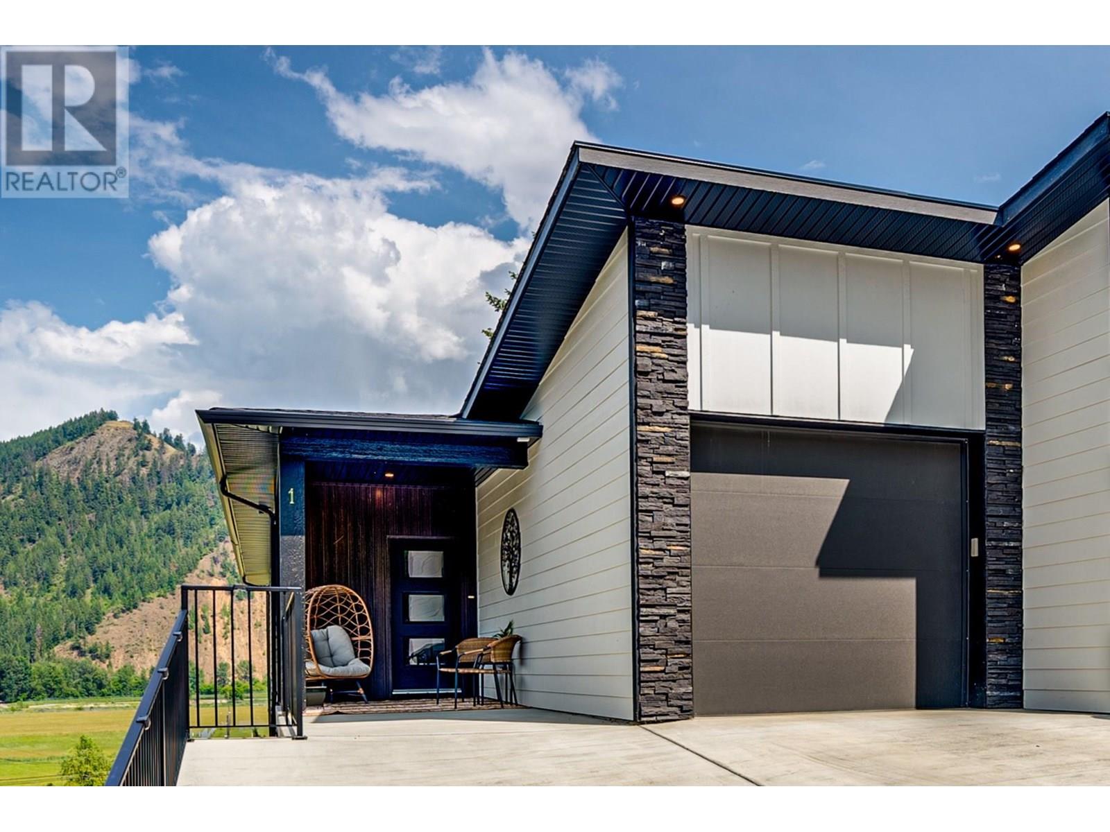 #1 2508 SHUSWAP AVENUE - Image 2