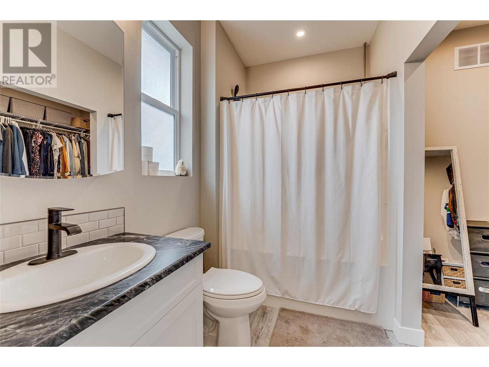 #1 2508 SHUSWAP AVENUE - Image 20