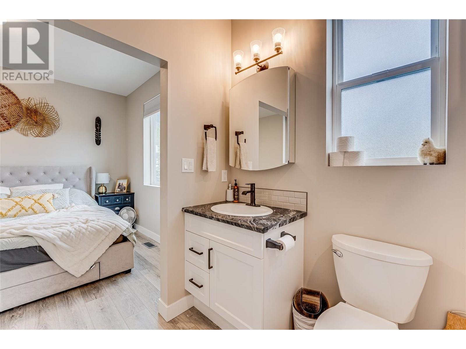 #1 2508 SHUSWAP AVENUE - Image 22