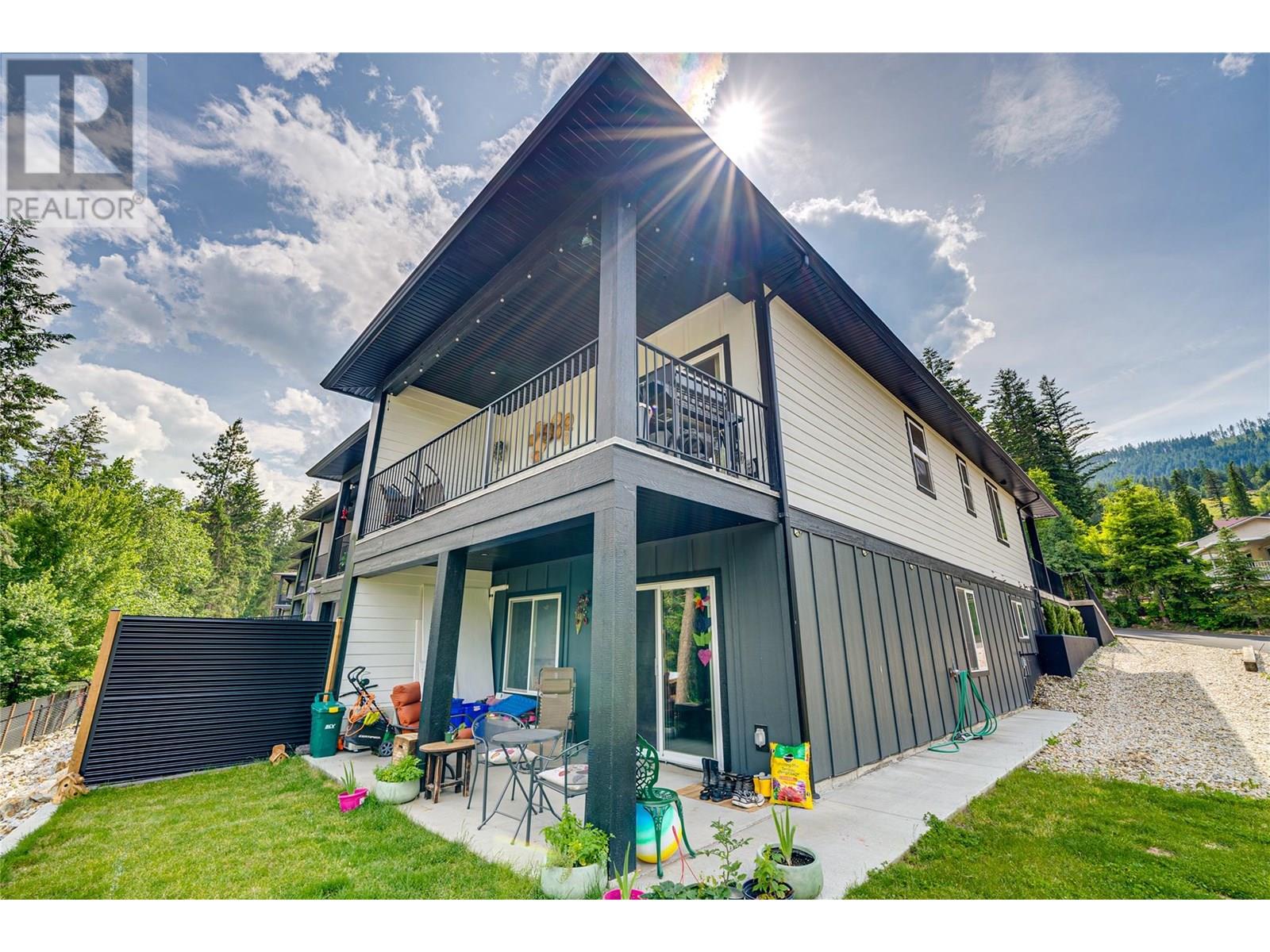 #1 2508 SHUSWAP AVENUE - Image 27