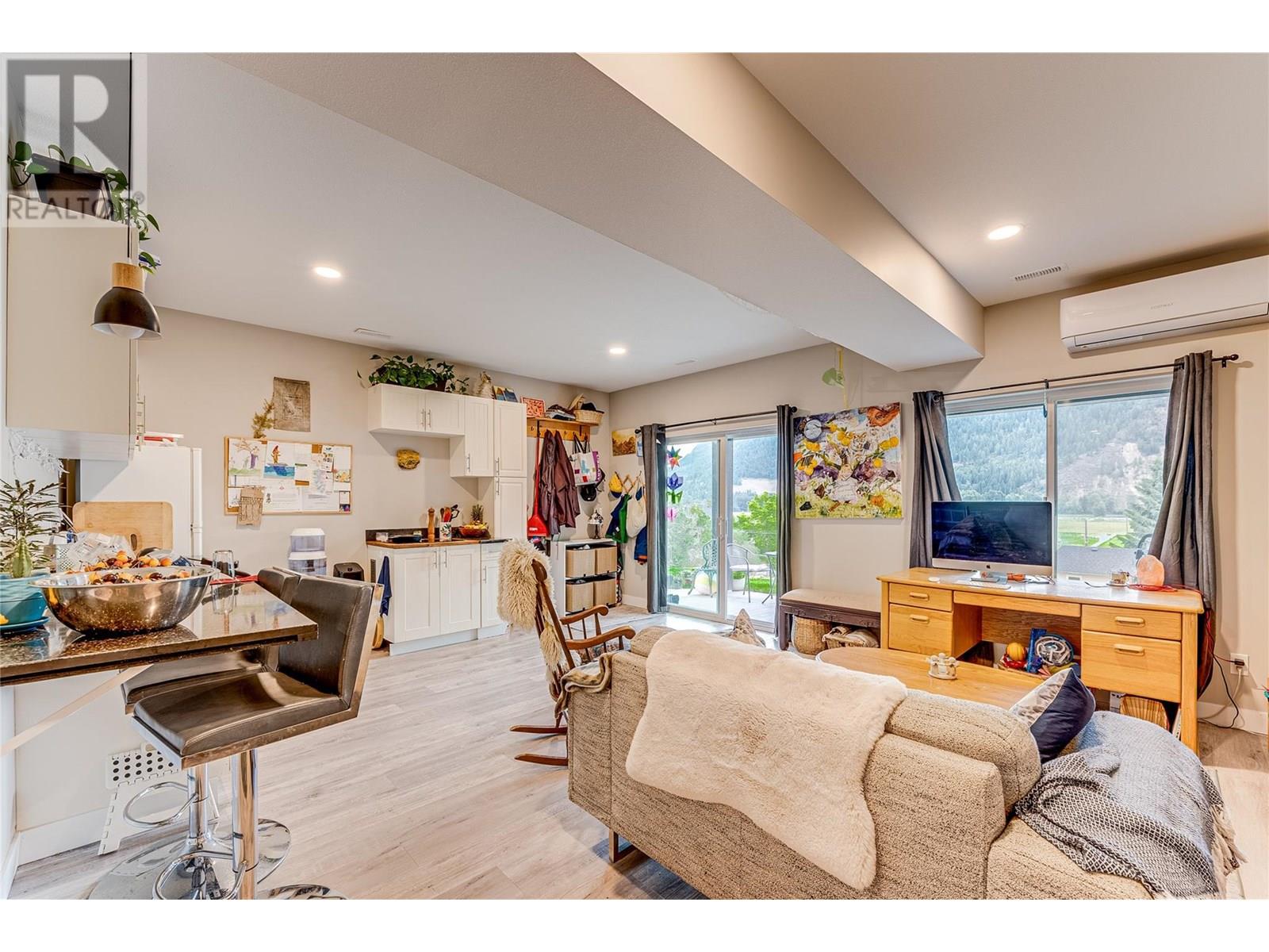 #1 2508 SHUSWAP AVENUE - Image 29