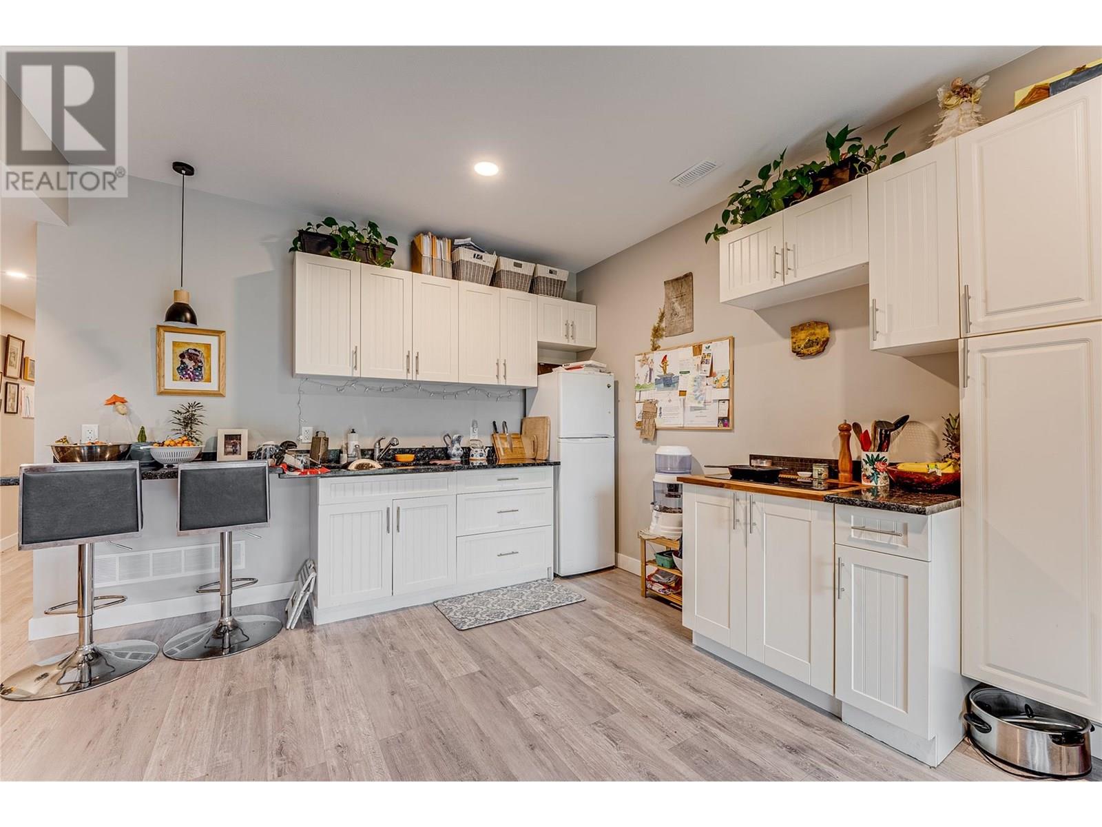 #1 2508 SHUSWAP AVENUE - Image 31
