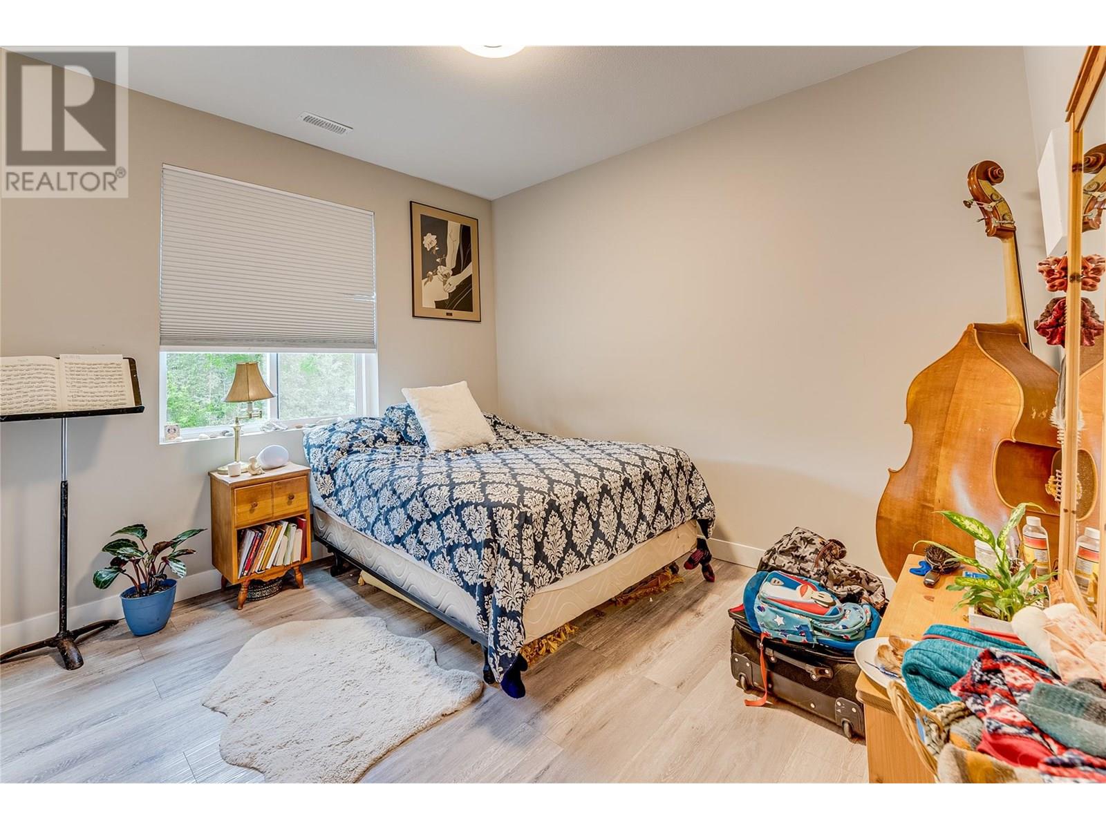 #1 2508 SHUSWAP AVENUE - Image 32