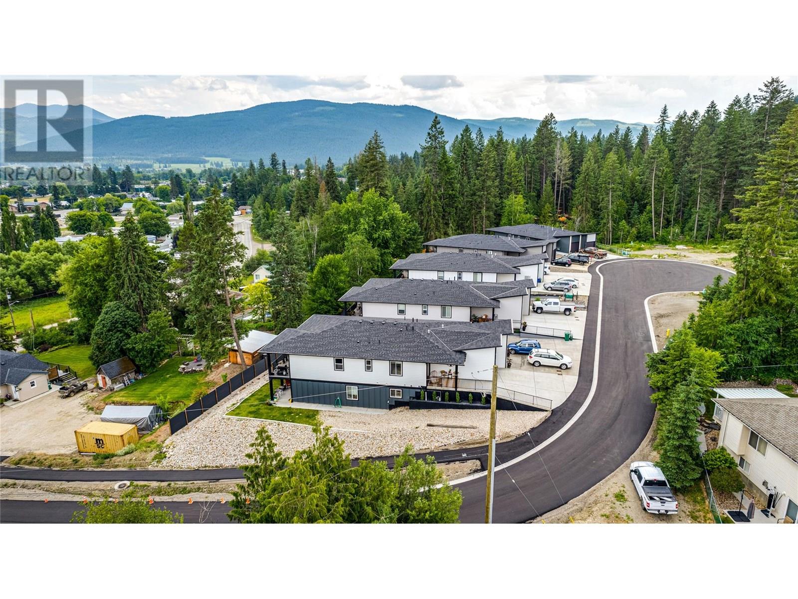 #1 2508 SHUSWAP AVENUE - Image 38