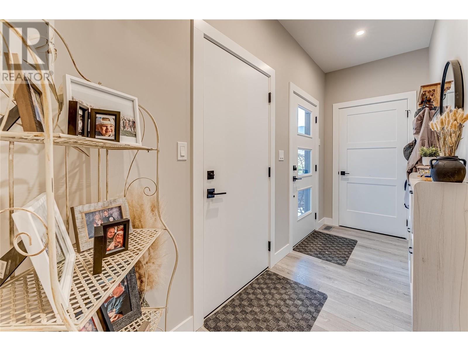 #1 2508 SHUSWAP AVENUE - Image 4