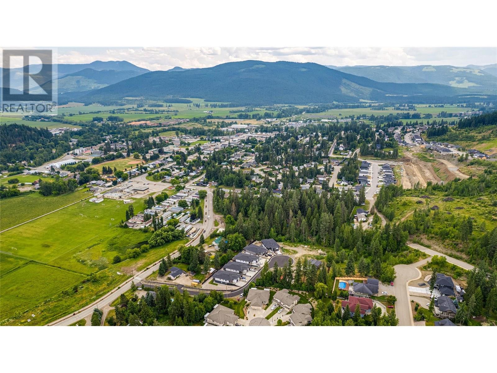 #1 2508 SHUSWAP AVENUE - Image 41