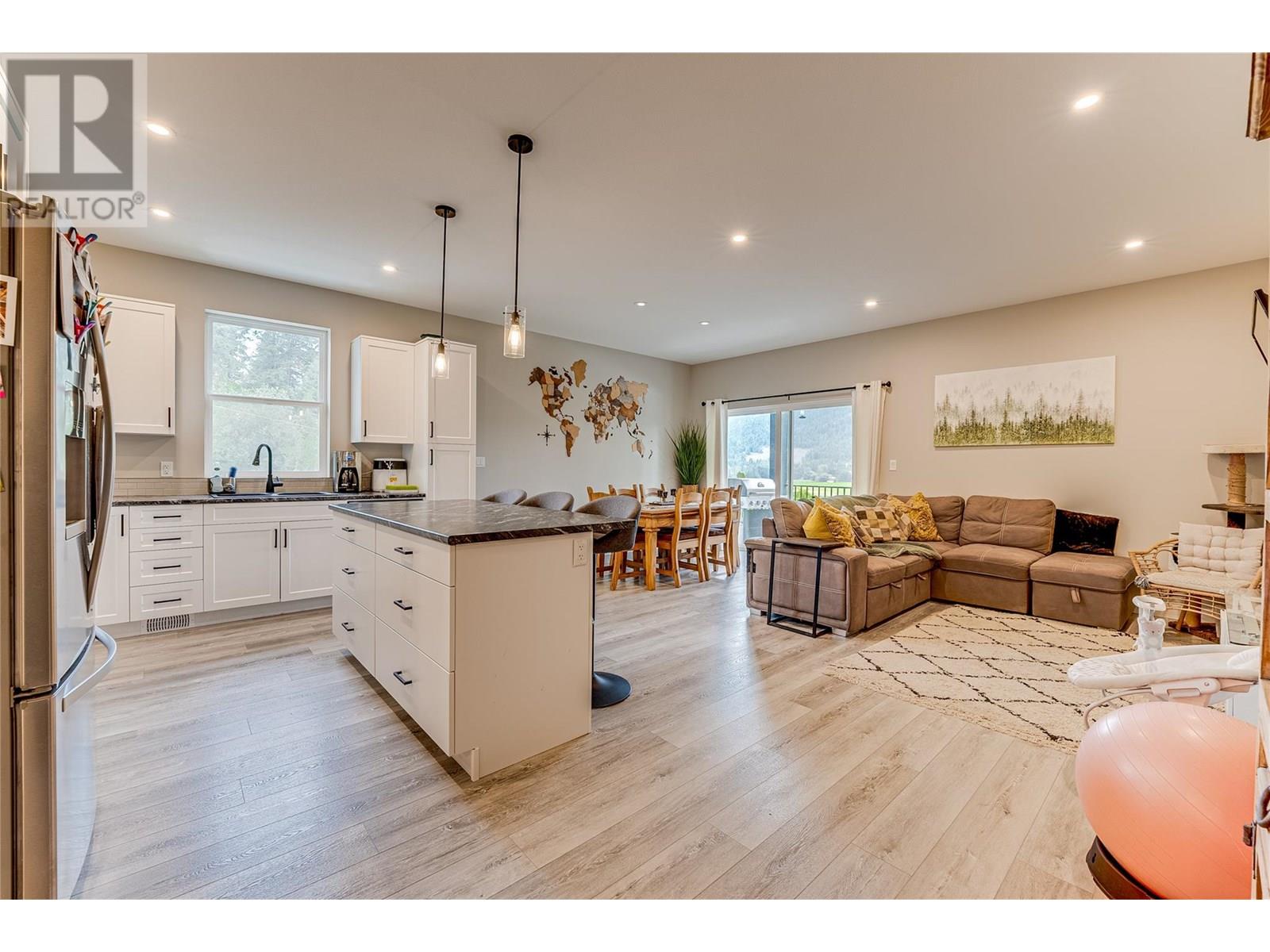#1 2508 SHUSWAP AVENUE - Image 5