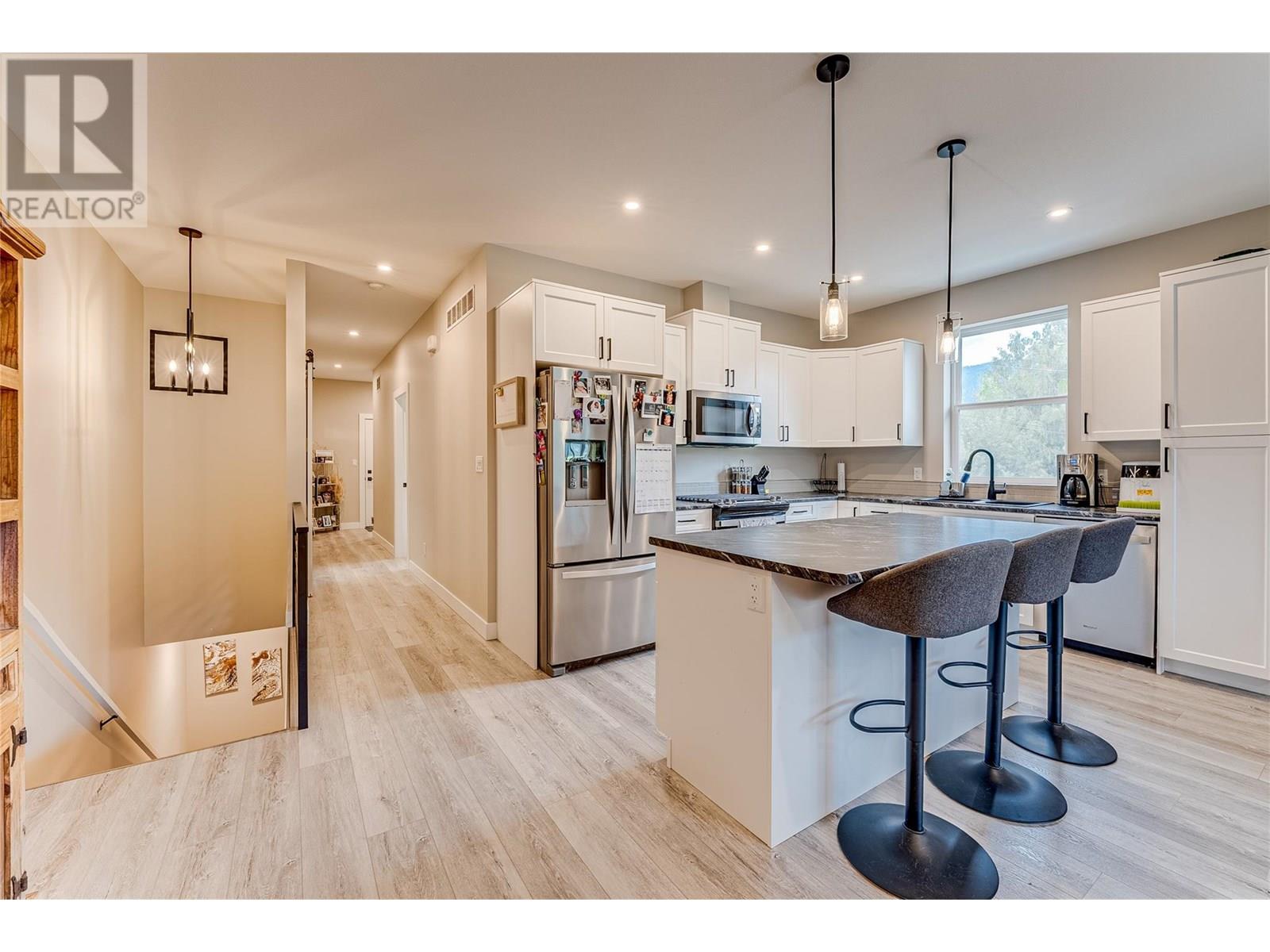 #1 2508 SHUSWAP AVENUE - Image 6