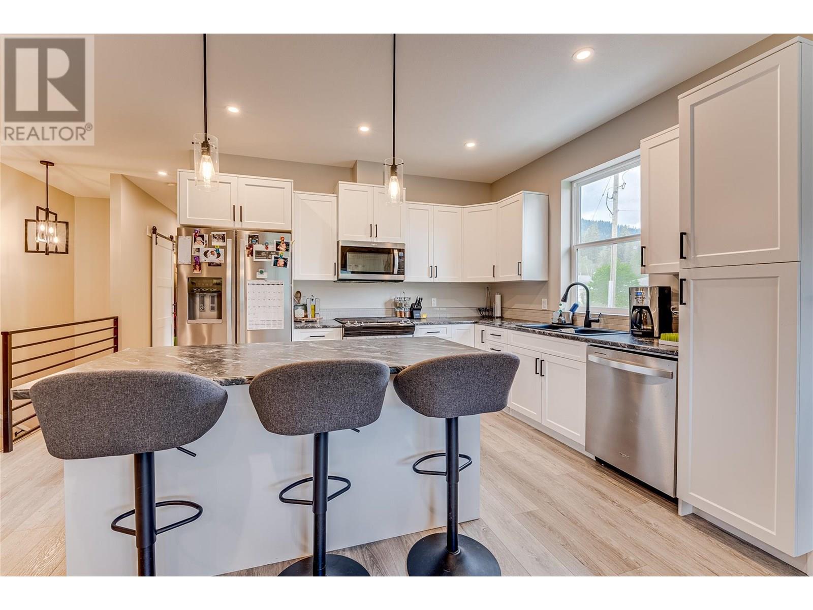 #1 2508 SHUSWAP AVENUE - Image 7