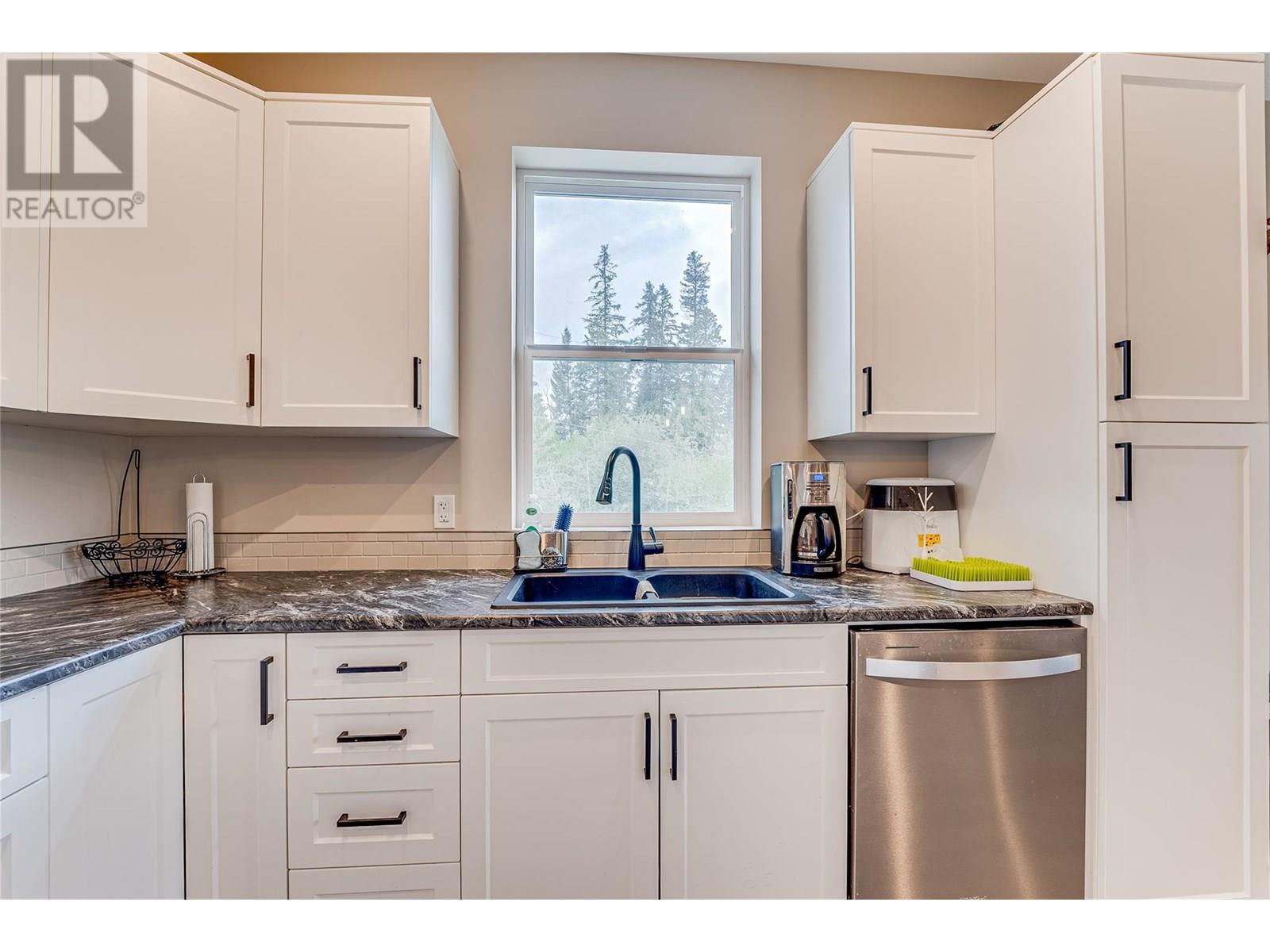 #1 2508 SHUSWAP AVENUE - Image 9