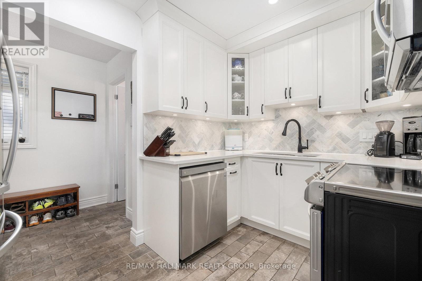 Photo 10 of 13 817 High Street, Ottawa ON