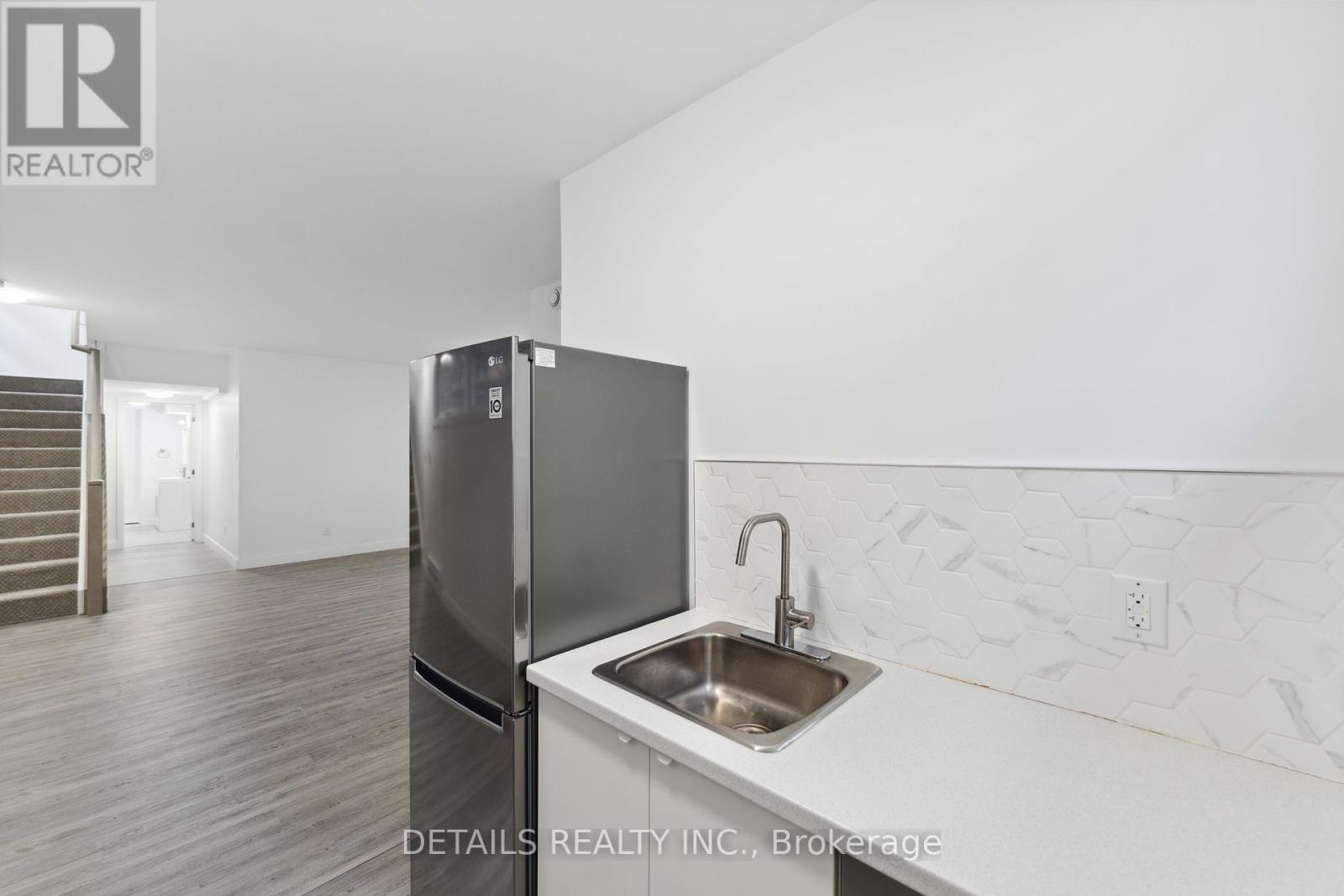 Photo 11 of B 828 Maplewood Avenue, Ottawa ON