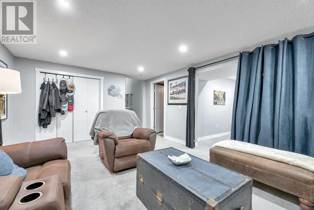 Single Family House 4 Level for Sale in   Street NE Pineridge Calgary 