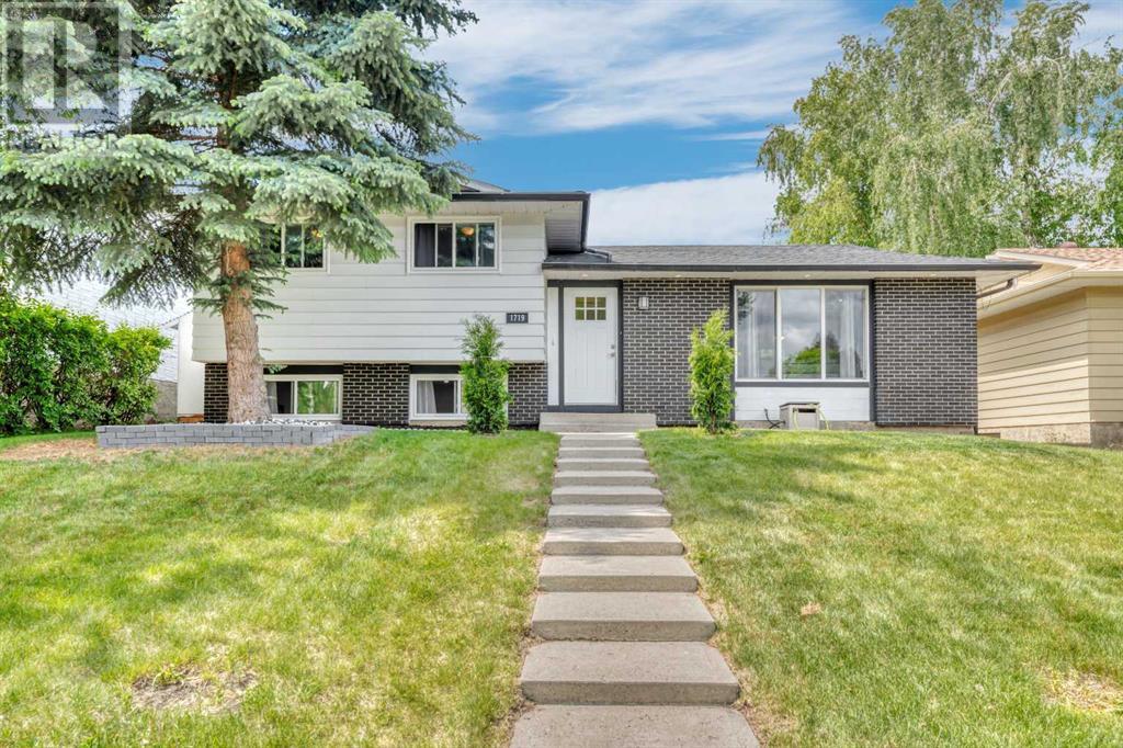 Single Family House 4 Level for Sale in   Street NE Pineridge Calgary 