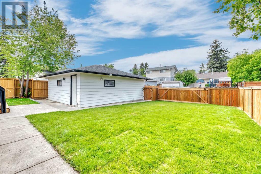 Single Family House 4 Level for Sale in   Street NE Pineridge Calgary 