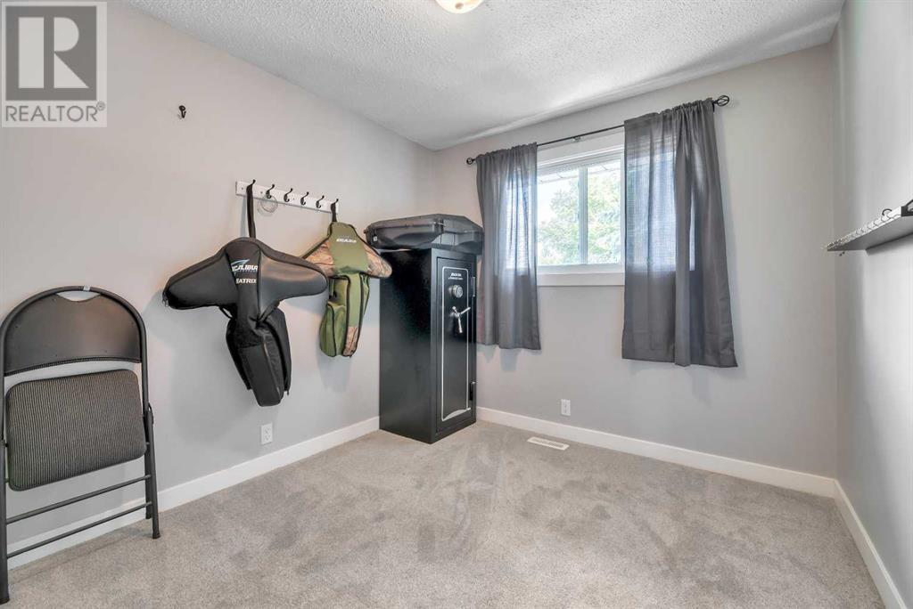 Single Family House 4 Level for Sale in   Street NE Pineridge Calgary 