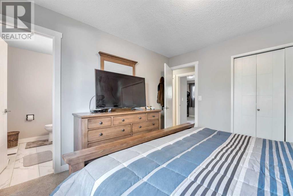 Single Family House 4 Level for Sale in   Street NE Pineridge Calgary 
