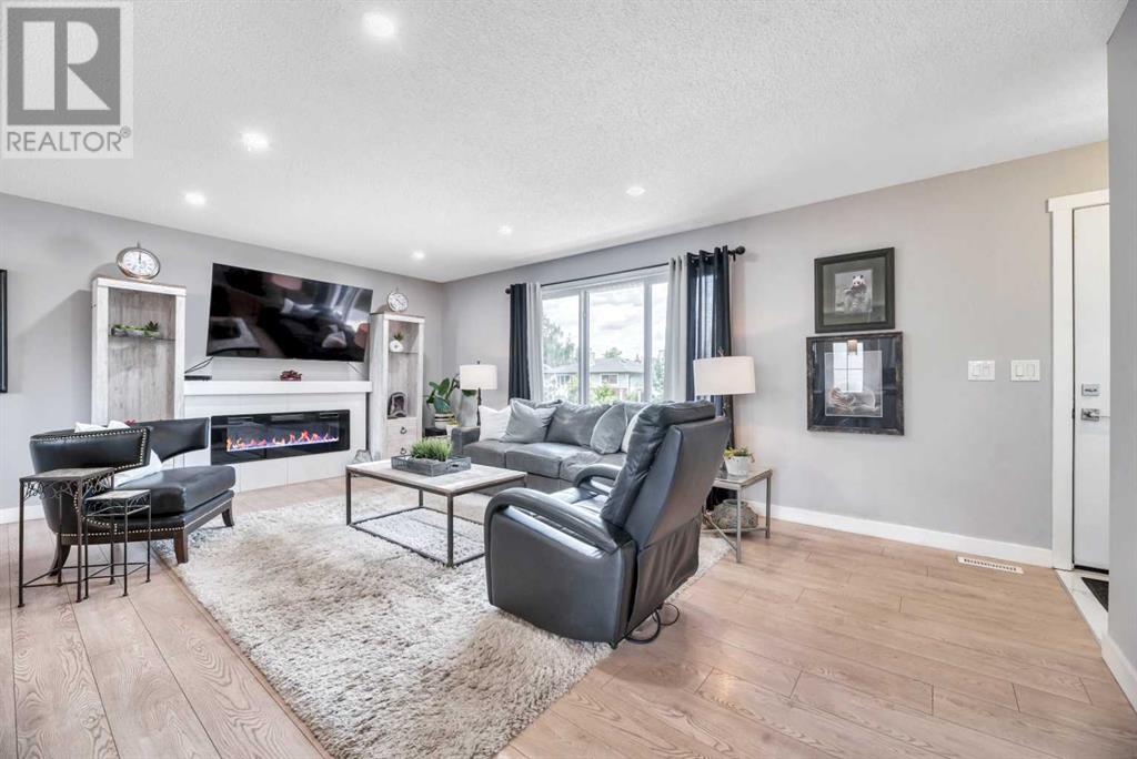 Single Family House 4 Level for Sale in   Street NE Pineridge Calgary 