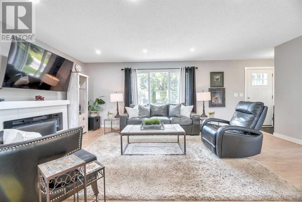 Single Family House 4 Level for Sale in   Street NE Pineridge Calgary 