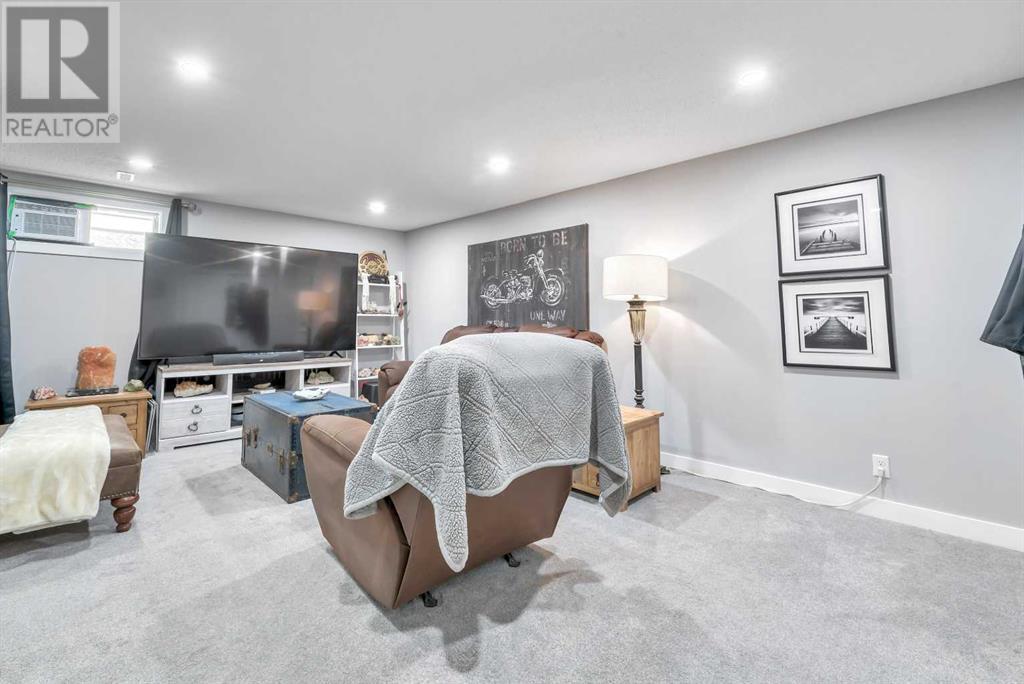 Single Family House 4 Level for Sale in   Street NE Pineridge Calgary 