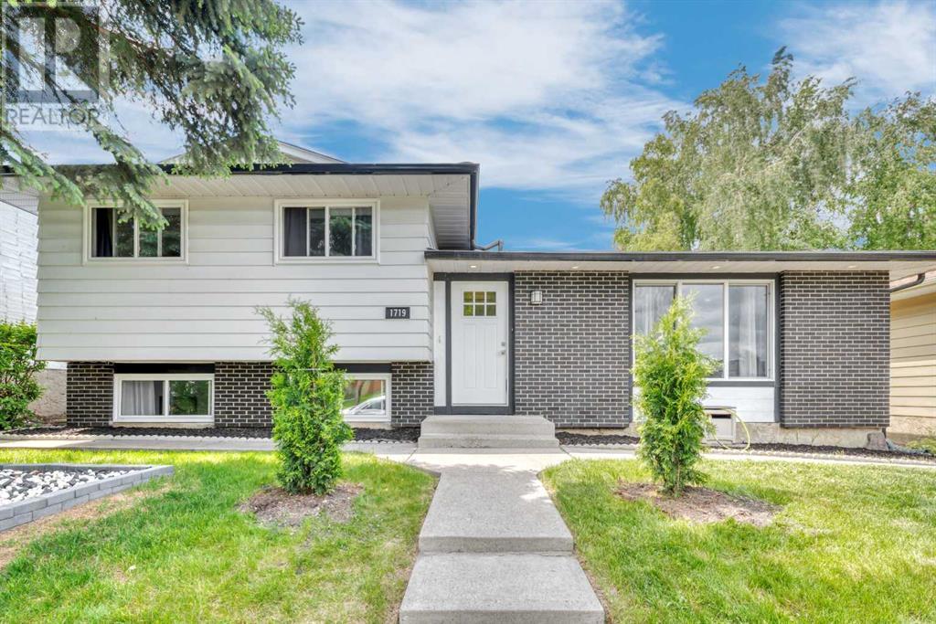 Single Family House 4 Level for Sale in   Street NE Pineridge Calgary 