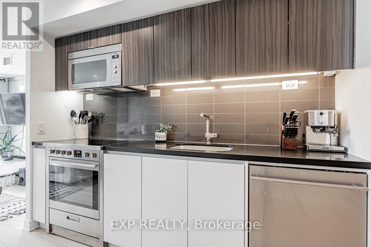 Photo 10 of 85 Queens Wharf Road, Toronto ON