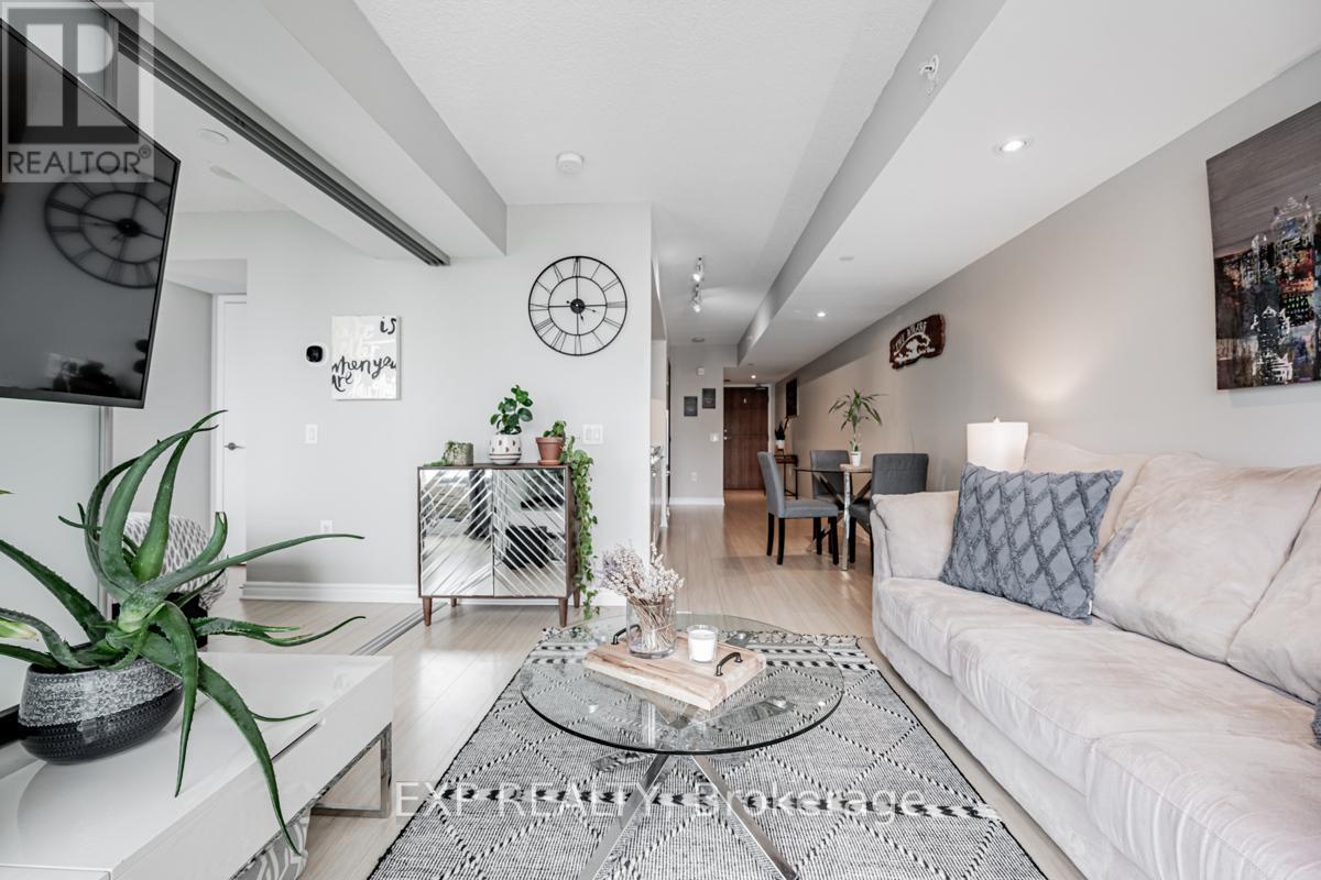 Photo 14 of 85 Queens Wharf Road, Toronto ON