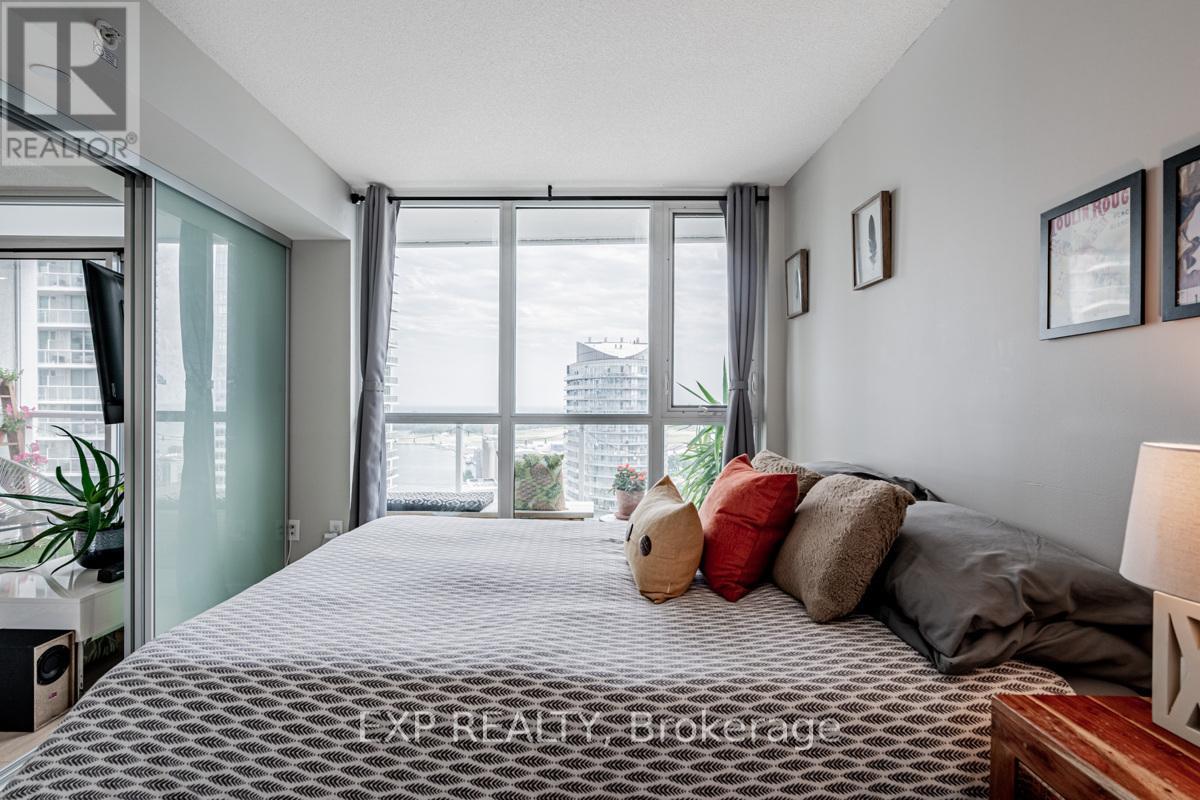 Photo 16 of 85 Queens Wharf Road, Toronto ON